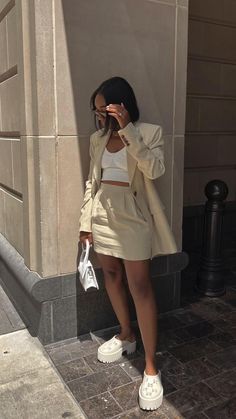 Gucci Mules Outfits Women, Gucci Clogs Outfit Summer, Clog Platform Outfit, Gucci Clogs Outfit Black Women, Gucci Clog Outfit, Platform Mules Outfit Street Styles, Gucci Platform Outfit, Platform Mule Outfit, Gucci Crocs Outfit