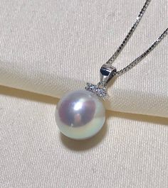 Material : Genuine Solid .925 Sterling Silver OR Gold CZ Size : 7 mm Total Length : 12 mm approx. Quantity : One Piece of Pendant *PEARL & CHAIN NOT INCLUDED* Color : Sterling Silver ; OR Sterling Gold; OR *Remarks : Best for 8-10mm half drilled pearls & beads. Picture shown with pearl & Chain are for reference ONLY. Lead Time & Shipping : We ship your order within 24 hrs. (Monday-Friday) once we received your order. **Express Mail orders received by 12:00 noon (Pacific Time) wil Round Diamond Necklace With Bail, Silver Jewelry With Pearl Pendant, Pearl Jewelry With Prong Setting, Aaa Quality Sterling Silver Jewelry For Anniversary, Silver Necklace With Bail In Fine Jewelry Style, Diamond White Jewelry With Bail, White Pearl Jewelry With Prong Setting, Pearl Jewelry With Brilliant Round Cut, Round White Necklace With Bail