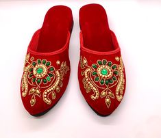 Comfy and fashionable velvet slippers Elegant Flat Party Slippers, Traditional Formal Slip-on Slippers, Velvet Slippers, Green Flower, Green Flowers, Womens Slippers, Red Velvet, Etsy Accessories, Bathing Beauties