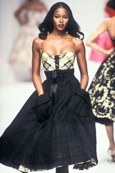 Valentino Couture, 90s Models, Naomi Campbell, Runway Models, Looks Vintage, Couture Fashion