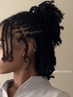 Classy Protective Hairstyles, Hairstyles For Locs For Women Short, Dreadlocks Styles For Women Black, Cabello Afro Natural, Short Locs Hairstyles, Mini Twists