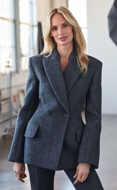 Fashion Cycle, Lauren Santo Domingo, European Street Style, Cycling Fashion, Autumn Street Style, Gray Suit, Street Style Chic, Fall Street Style, Suit Fashion