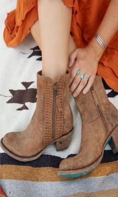 Cowboy Boots For Sale, Lane Boots, Zipper Heels, Western Booties, Chunky High Heels, Cowboy Boots Women, Martin Boots, High Heels Stilettos, Artificial Leather