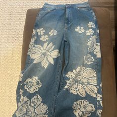 Brand New With Tags, Free People Jeans, Floral Wide Leg Boho Jeans, Real Jeans 100% Cotton. Waist Runs Smaller. Blue Floral Print Wide Leg Jeans, Boho Jeans, Jeans Free People, Free People Boho, Floral Jeans, Free People Jeans, Boho Floral, Flare Jeans, Jeans Size