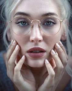 Gold Rimmed Glasses, Glasses Makeup, Cute Glasses, New Glasses