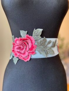 Burgundy or wine  Lace Sash / Bridal Wine Sash / Burgundy Flower Girl Sash / Bridal headband / Bridesmaid Sash / Burgundy bridal belt / Embroidered floral bridal belt / Rustic wedding sash / Large Flower patch / Red Rose applique / Embroidered flower applique / Wedding belt with Embroider Rose patches A stunning, elegant statement wedding tulle  sash with Embroider Roset ties at the back into a bow.  An ultimate luxurious accent piece for your wedding dress or for any special occasion dresses. Accentuate your waist and add a touch of feminine charm to any dress with this tulle sash. Even the most simple gown can transform into a dreamy ensemble with this voluminous bow. Color tulle may be different  - white, ivory, red, black ... and other. The belt is made as a long ribbon that you can ti Embroider Rose, Statement Belts, Rose Belt, Mexico Fashion, Bridesmaid Headband, Bridesmaid Sash, Robes D'occasion, Rose Patch, Flower Belt