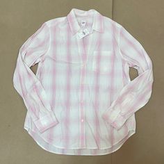 Nwt Gap Women’s Button Down Shirt Medium With Front Pocket 100% Cotton Doesn’t Button Up The Way Up. Button Stop At The Middle Of The Chest Pocket. Cheap Gap Button-up Shirt, Button Up Shirt Womens, Silk Shirt Dress, Big Shirt, Flannel Tops, Gap Fit, Gap Women, Gap Denim, Button Up Dress