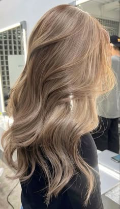 Dark Blonde Inspo Hair, Light Brown Hair With Dark Blonde Highlights, Pretty Dark Blonde Hair, Hair Inspo Dark Blonde, Light Brown Hair For Summer, Light Brown Hair Color Ideas With Highlights, Honey Blonde Hair On Brunette, Natural Mousy Blonde Hair, Hair Color Ideas For Brunettes Light