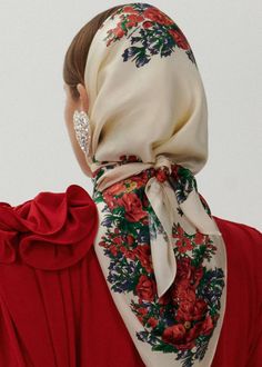 Scarf Aesthetic, Russian Culture, Flower Blouse, European Girls, Russian Style, Magda Butrym, Fashion 2024, Fashion Attire