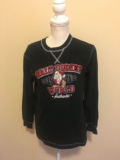 Walt Disney World Women's Sweatshirt Size Small Pullover Graphic Grumpy 1971. Condition is Pre-owned. Shipped with USPS Priority Mail. White Sweater, White Sweaters, Walt Disney World, Priority Mail, Walt Disney, Disney World, Sweatshirts Women, Snow White, Disney