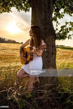 Woman With Guitar Photography, Senior Photo With Guitar, Guitar Pictures Photography, Senior Picture Ideas With Guitar, Poses With Guitar Photography, Senior Picture Ideas Music, Guitar Photoshoot Ideas, Senior Pictures With Guitar, Music Senior Pictures