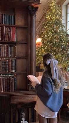 Imagine Crush, Old Money Look, Digital Reading Journal, Estilo Ivy League, Photo Bleu, Ravenclaw Aesthetic, Estilo Ivy, Library Aesthetic, Reading Goals