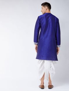 VASTRAMAY Men's Blue And White Silk Blend Kurta and Dhoti Set Discover the epitome of traditional elegance with the VASTRAMAY Men's Blue and White Silk Blend Kurta and Dhoti Set. Perfect for festive occasions, this set offers unmatched comfort and style. Elevate your ethnic wardrobe with this exquisite ensemble. Features Elegant blue and white color combination Intricate embroidery detailing Comfortable fit for all-day wear Traditional design with modern flair Specifications Brand: VASTRAMAY Mat Traditional Indigo Kurta With Pallu, Blue Kurta With Traditional Patterns For Ceremonies, Transitional Blue Kurta For Traditional Ceremonies, Traditional Indigo Sets For Festivals, Traditional Blue Sherwani For Diwali, Traditional Indigo Kurta With Traditional Drape, Traditional Blue Sherwani With Pallu, Blue Ceremonial Kurta For Festivals, Ceremonial Blue Kurta For Festivals