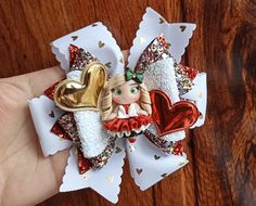 This super cute hair bow is made grosgrain ribbon and glitter faux leather. In the center is a doll made of polymer clay.It measures approximately 4.5 inches and is attached to alligator clip 2.3 inch. Felt Bows, Cute Hair, Glitter Hair, Easter Hair, Clay Dolls, Diy Hair Bows, Girl Hair Bows, Doll Hair