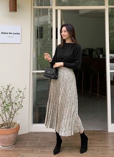 Long Skirt Fashion Casual, Formal Skirts, Styling Skirts, Rok Outfit, Africa Trip, American Dress, Long Skirt Fashion, Muslim Fashion Hijab Outfits, Modesty Fashion