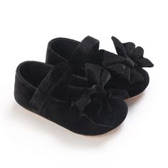 Baby shoes are honestly so, so cute. These black velvet mary janes have a velcro-closure strap and a poofy, black velvet bow on the toe. The bottoms are a hard, rubber, perfect for traction. Check the size chart below (measurements and approximate ages) before selecting your size. Size Chart: 110mm/11cm = 0 - 6 Months 120mm/12cm = 6 - 12 Months 130mm/13cm = 12 - 18 Months Punk Baby, Gothic Baby, Goth Baby, Zapatos Mary Jane, Black Velvet Bow, Mary Jane Shoes Flat, Princess Shoes, Soft Shoes, Baby Princess