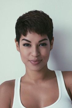 Light and Breezy Short Bob Haircuts for a Summer Makeover Middle Aged Women Hairstyles, Beehive Hairstyle, Wedge Hairstyles, Beehive Hair, Asymmetrical Hairstyles, Pelo Afro, Shoulder Hair, Bangs Hairstyles, Afro Puff