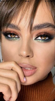 Milani Gilded Terra Looks, Eye Makeup For Hazel Eyes Hooded, Earthy Eye Makeup, Make Up Yeux Vert, Make Up Vert, Glam Winter Makeup, Eyeshadow Looks 2023, Day Eyeshadow Looks, Make Up Verde