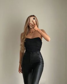 Zara Corset Outfit, Zara Trousers, Leather Pants Outfit, Corset Outfit, Fiesta Outfit, December 23, Zara Fashion, Olivia Burton, Dinner Outfits