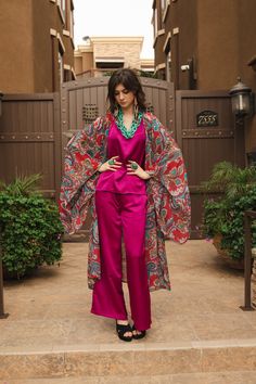 This bold paisley print kimono was handmade in San Diego, CA with a super soft chiffon . Featuring pockets and a matching waist tie, you can style this piece in at least 10 ways!Machine wash cold, gentle, and hang dry.Size Chart:S: 0/6M: 8/10L: 12/14XL: 16/18XXL: 20/22 Print Kimonos, Waist Tie, Paisley Print, Handmade Natural, San Diego, Paisley, Size Chart, Chiffon