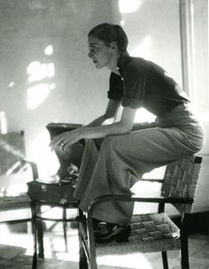 Annemarie Schwarzenbach, by Marianne Breslauer, 1930s  love this look! Tomboy Stil, Androgynous Women, Istoria Artei, Sonia Delaunay, Style Parisienne, Miss Moss, 30s Fashion, Look Retro, 1930s Fashion