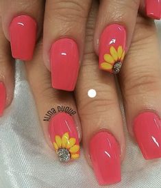 You Are My Sunshine Nails, Nails Floral Design, Cute Spring Nails Short, June Nails Ideas 2024, Spring Nails Short, Daisy Acrylic Nails, Fingernail Designs