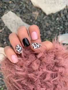 Pink Nails With Cheetah Print, Nails With Cheetah Print, Black Pink Nails, Rodeo Nails, Classy Acrylic, Animal Print Nails Art, Western Nails