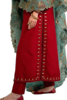 Punjabi Engagement Outfit, Red Suits For Women Indian, Trending Punjabi Suits, Printed Suits Design, Punjabi Suits For Women, Red Salwar Kameez, Punjabi Dress Design, Punjabi Outfits, Designer Kurti Patterns