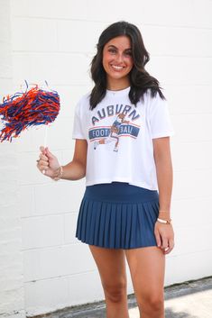 Crewneck cropped tee Vintage Auburn graphic Model is wearing size small Auburn Tigers Game Day Outfit, Auburn Football Game Outfit, Auburn Football Outfits, Auburn Game Day Outfits, College Shirt Ideas, Auburn Gameday Outfit, Auburn Baseball, Auburn Clothes, Auburn Gameday