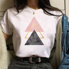 Oversized Tshirt Outfit, Women 90s, T Shirt Branca, Summer Graphic Tee, Fashion Graphic, Look Vintage, Cute Shorts, T Shirt Women, Graphic Tees Women