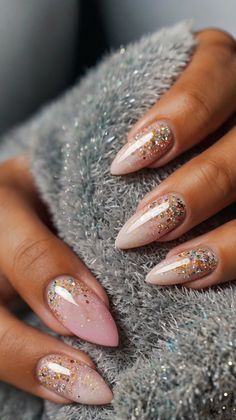 almond nails Holiday Almond Nails Winter, Rose Gold Cat Eye Nails, Nail Trends Almond, Stylish Almond Nails, Tapered Sides, Finger Paint, Nail Techniques, Latest Nail Trends, Nail Art Techniques