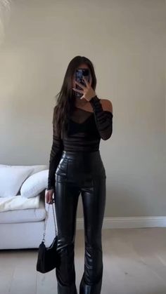 Omakase Outfit, Nye Outfit Inspo 2024, All Black Bar Outfit, Long Sleeve Party Outfit, Winter Nightclub Outfit, Dark Feminine Fashion Casual, Flair Leather Pants Outfit, Leather Pants Night Outfit, Dark Aesthetic Outfits Casual