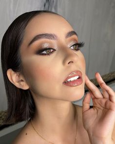 Makeup Soft Glam, Puff Puff Pass, Model Vogue, Spray Foundation, Benefit Brow