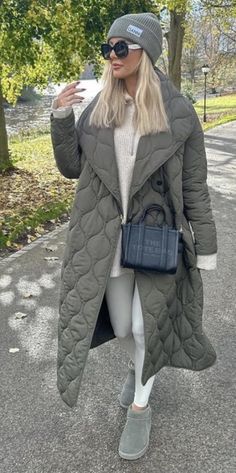 Rocker Chic Outfit, Outfit Tennis, Beige Outfit, Ageless Style, Rocker Chic, Coat Outfits, Girly Outfits, Outfits Casuales