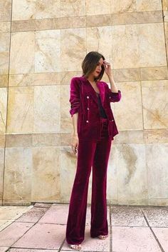 Pincha en la foto para ver los mejores looks de Rocío Osorno embarazada. Velvet Pants Outfit, Velvet Blazer Outfit, Cut Blazer, Maxi Pants, Oufits Casual, Velvet Suit, Velvet Trousers, Velvet Coat, Velvet Pants