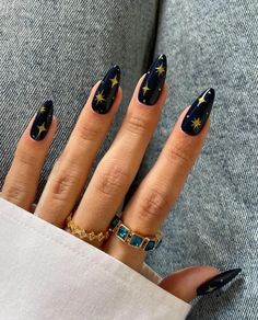 24 Best January Nails To Recreate - Inspired Beauty Star Nail Designs, Dark Blue Nails, Navy Nails, Unghie Sfumate, Navy Blue Nails, December Nails, November Nails, Fall Manicure, Nagel Tips