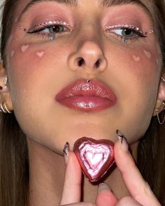 Cupid Costume Ideas, Concert Makeup, Rhinestone Makeup, Cheek Makeup, Celebrity Makeup Looks, Swag Makeup, Ethereal Makeup, Cute Makeup Looks, Halloween Costumes Makeup