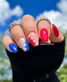 4th of July Nails To Recreate - Her Blog Journal Short Coffin Nails Designs, American Nails, Short Coffin