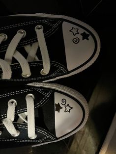 Things To Do With Converse Laces, Doodling On Shoes, Things To Draw On Your Converse, Drawing On Converse Ideas, Converse Designs Ideas, Converse Custom Ideas, Converse Drawing On Shoes