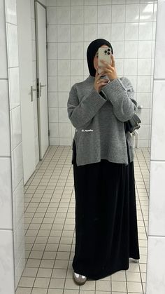 Winter Fits Hijabi, Hijabi Winter Outfits Modest Fashion, Winter Fits For Hijabis, Abaya Fits Winter, Hijabi In Winter, Modest Summer Outfits, Mode Abaya, Hijabi Style