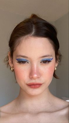 Makeup With Blue Eyeshadow, Blue Gold Makeup, Blue Eyeshadow Makeup Looks, Makeup Inspiration Aesthetic, Wedding Fits, Vampire Bride, Dream Makeup, Ethereal Makeup, Bella Bella