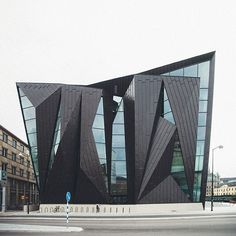 a large building that is next to a street