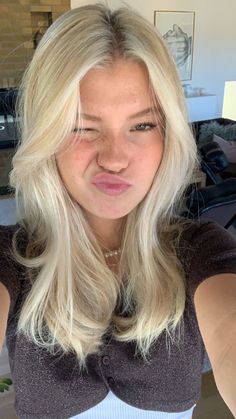 Balayage Blonde On Blonde, Brown To Bleach Blonde Hair, Blonde Hair Light Eyebrows, Blond Bleached Hair, Straight Blonde Hair Layers, Butter Blonde With Dimension, Vanilla Bean Blonde Hair, Bleach Blonde Layered Hair, All Over Blonde With Root Tap