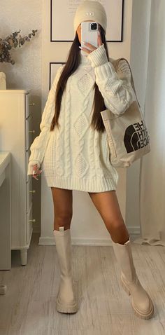 Chunky Boots Outfit, Winter Mode Outfits, Sweater Dress Outfit, Winter Fashion Outfits Casual, Chic Fall Outfits, Cold Outfits, Easy Winter Outfit