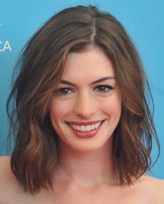 hair cut. I am going to cut my hair like this. Maybe this summer... Long Bob Hairstyles For Thick Hair, Bob Lung, Short Wavy Hairstyles For Women, Bob Hairstyles For Thick, Short Wavy Hair, Hair And Beauty, Cut My Hair, Long Hairstyles