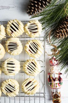 some cookies on a cooling rack next to pine cones