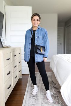 Denim Shirt Outfit, Oversized Denim Shirt, Push Ups, Outfits With Converse, Mode Casual, Casual Chic Outfit, Casual Work Outfits