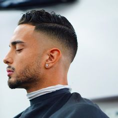 Soccer Players Haircuts, Pictures Of Short Haircuts, Men Fade Haircut Short, Kinds Of Haircut, Mens Hairstyles Fade, Mens Fade, Faded Hair, Beard Hairstyle, Hair Magazine