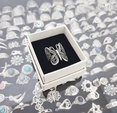 Our ring is a delicate and elegant jewel that combines the beauty of 925 sterling silver with the symbolism of the butterfly. Silver, known for its shine and durability, represents purity and clarity. The butterfly, on the other hand, is a symbol of transformation and rebirth. When you wear a butterfly-shaped ring you convey a special message. The butterfly symbolizes the process of change and personal development. Her transformation from a caterpillar to a beautiful butterfly represents overcom Adjustable White Gold Butterfly Ring, Silver Butterfly Fine Jewelry, Silver Open Ring Butterfly Design For Wedding, Butterfly-shaped Sterling Silver Jewelry For Wedding, Silver Elegant Butterfly Open Ring, Silver Butterfly Jewelry For Wedding, Silver Open Butterfly Ring For Promise, Elegant Silver Butterfly Open Ring, Dainty Butterfly Charm Rings