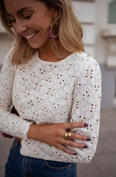 Classy Everyday Outfits, Natural Ingenue Style, Sophisticated Feminine Style, 50 Blouse Designs, Outfit Blouse, Flirty Style, Parisian Women, Fall Blouse, Feminine Top